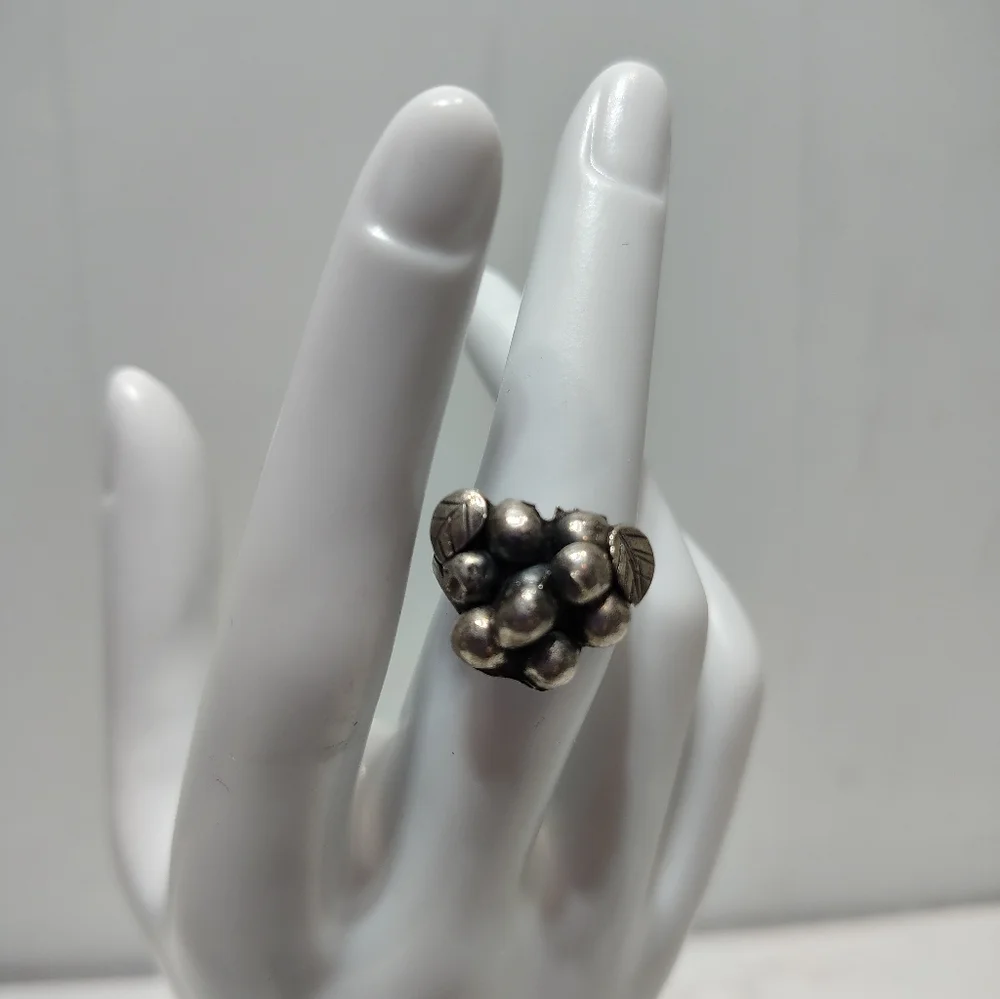 Sterling Silver Grape Cluster Ring Leaf Detail‎ Size 6.5 Artisan Style